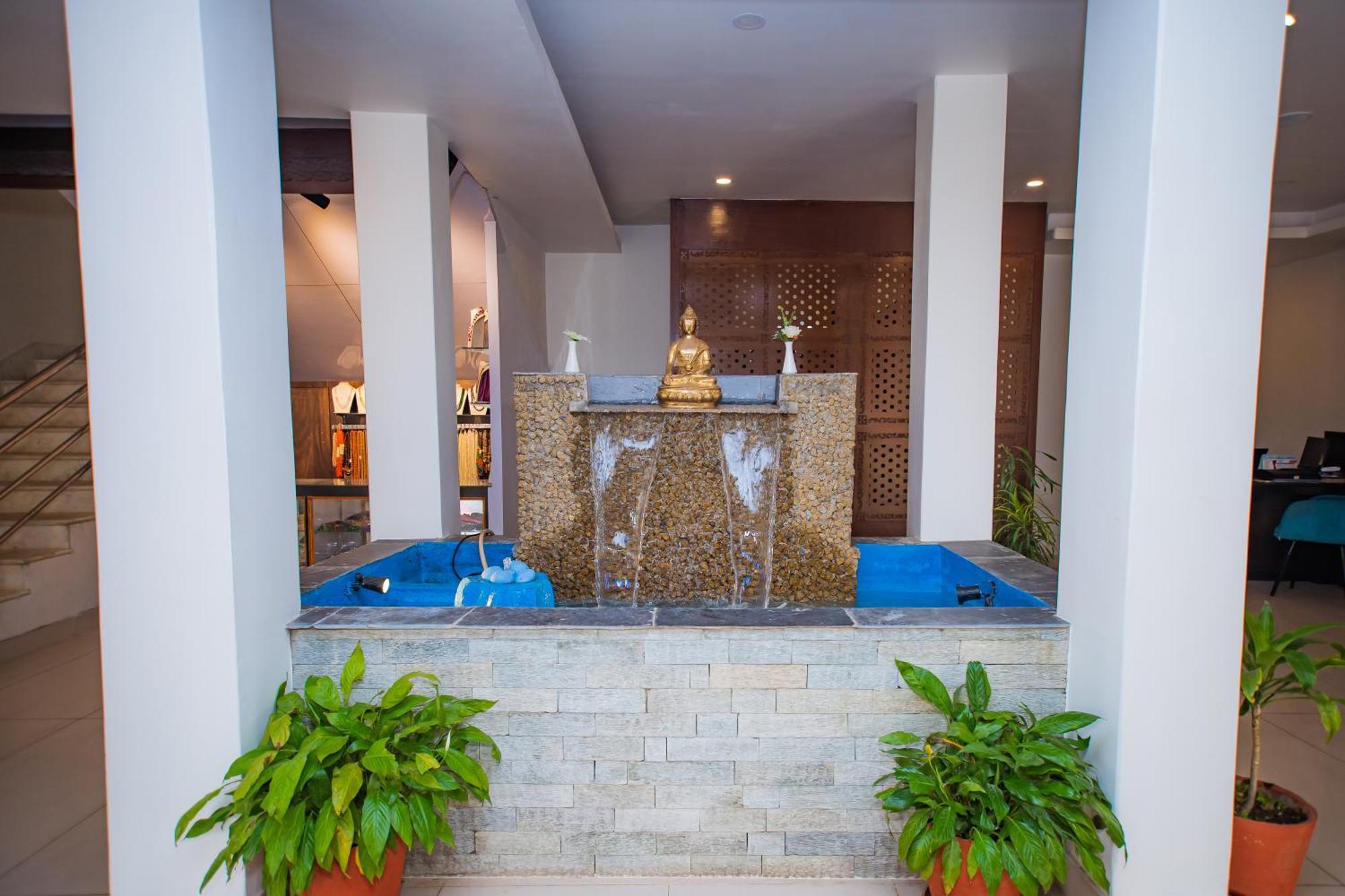 Hotel Pokhara Village & Spa Exteriér fotografie