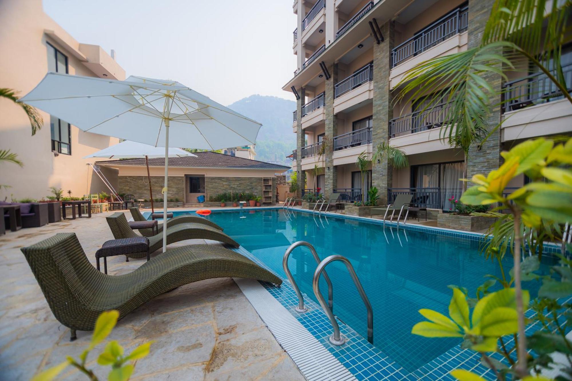 Hotel Pokhara Village & Spa Exteriér fotografie