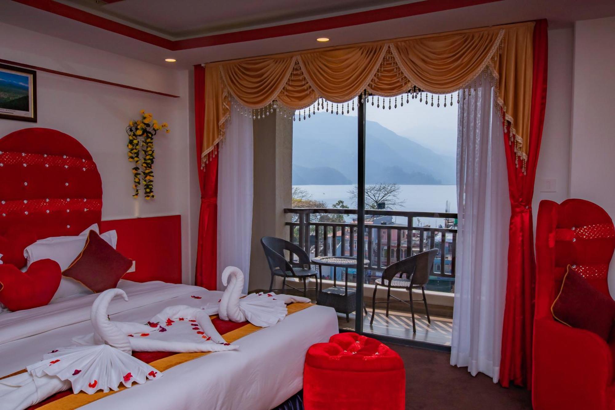 Hotel Pokhara Village & Spa Exteriér fotografie