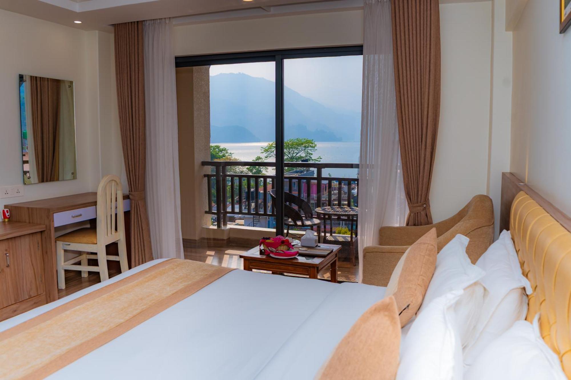 Hotel Pokhara Village & Spa Exteriér fotografie